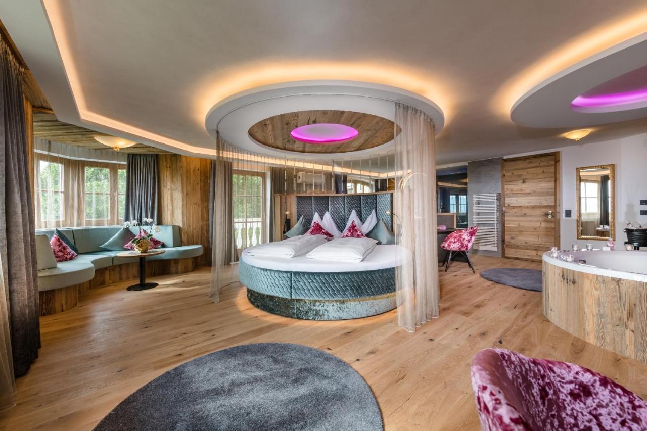 Hotel Winzer Wellness & Kuscheln St Georgen im Attergau Bagian luar foto