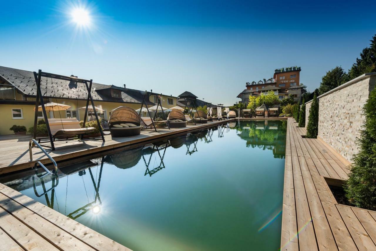 Hotel Winzer Wellness & Kuscheln St Georgen im Attergau Bagian luar foto