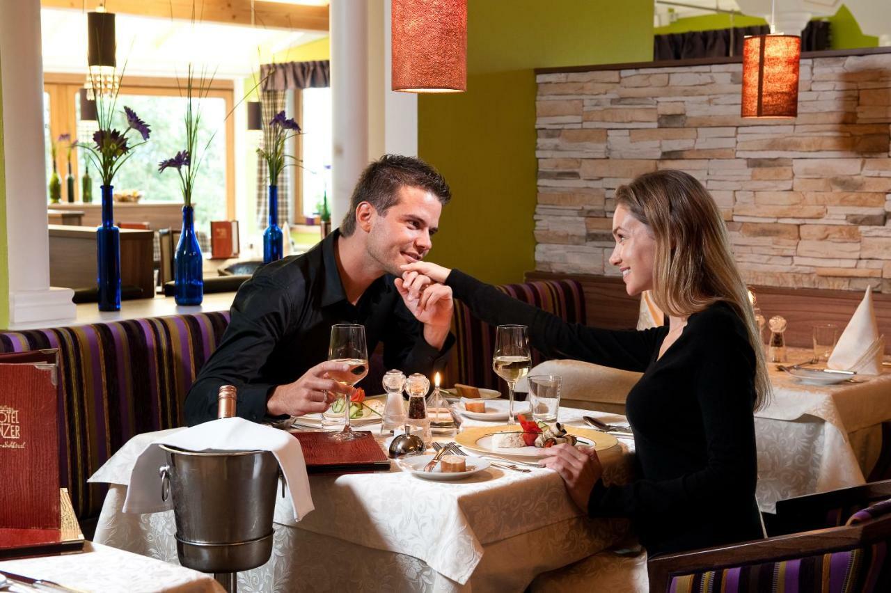 Hotel Winzer Wellness & Kuscheln St Georgen im Attergau Bagian luar foto