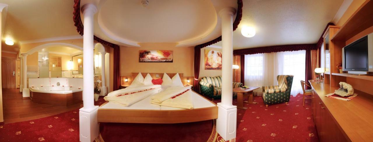 Hotel Winzer Wellness & Kuscheln St Georgen im Attergau Bagian luar foto