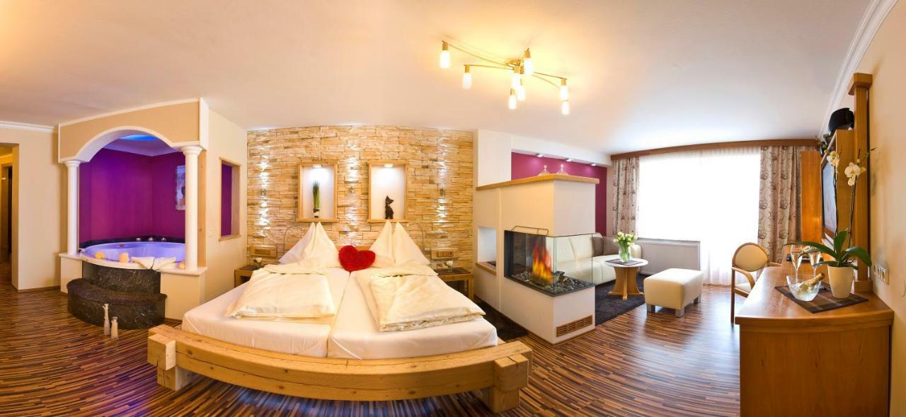 Hotel Winzer Wellness & Kuscheln St Georgen im Attergau Bagian luar foto