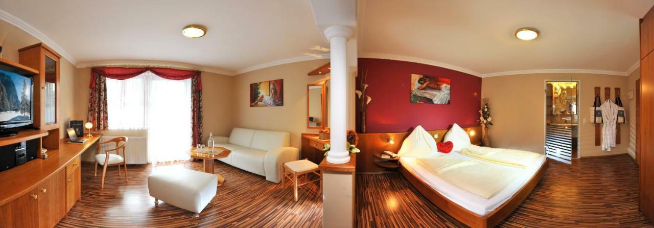 Hotel Winzer Wellness & Kuscheln St Georgen im Attergau Bagian luar foto