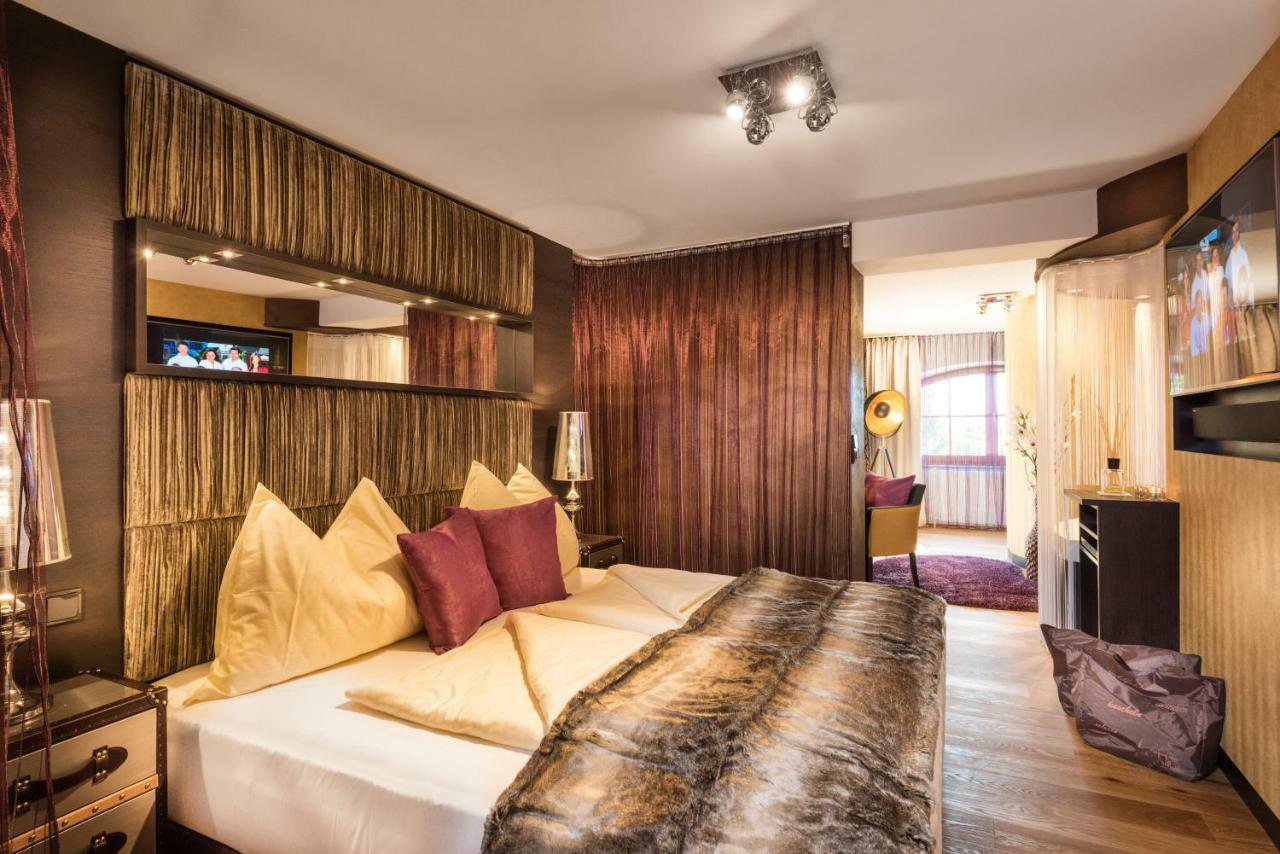 Hotel Winzer Wellness & Kuscheln St Georgen im Attergau Bagian luar foto
