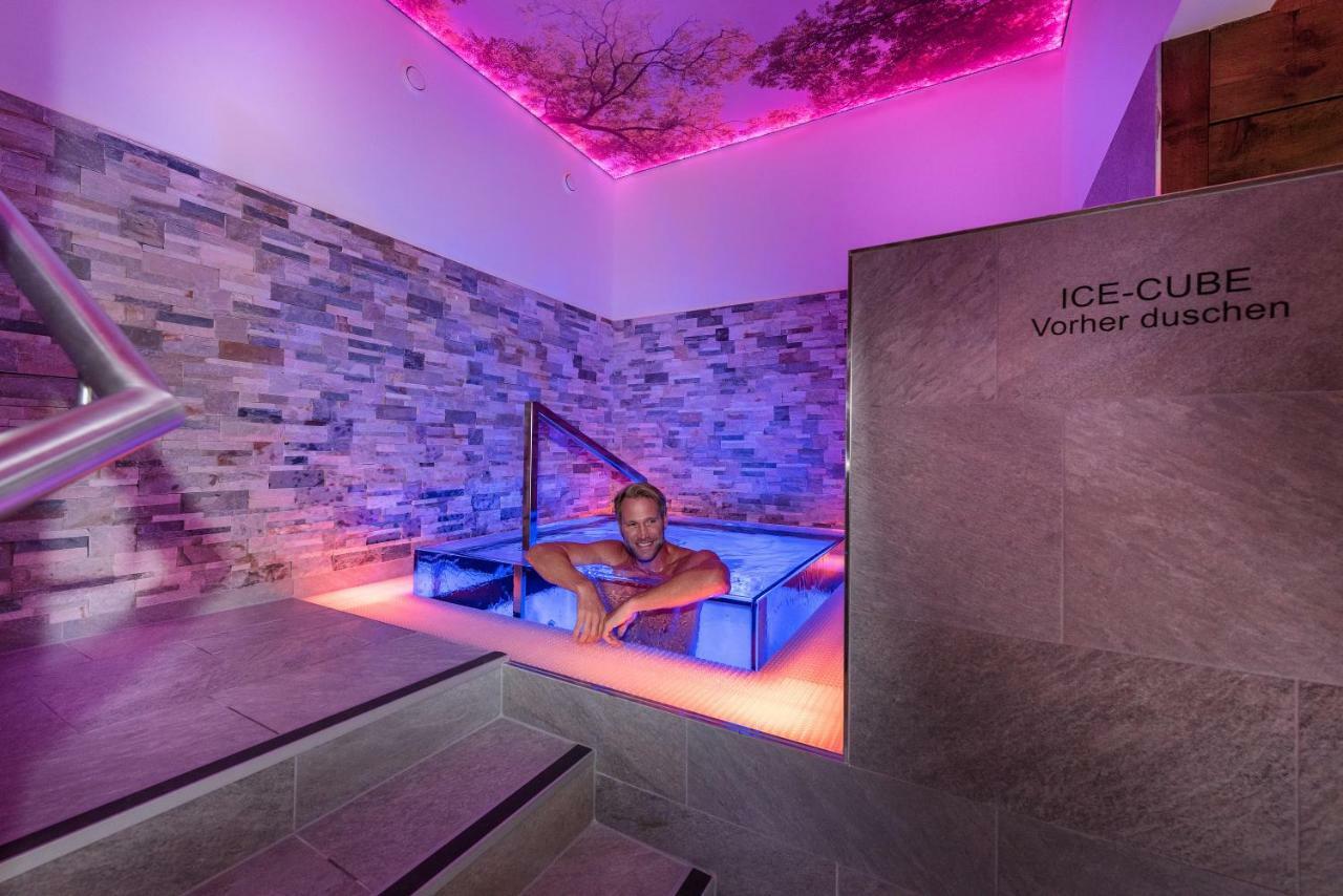 Hotel Winzer Wellness & Kuscheln St Georgen im Attergau Bagian luar foto